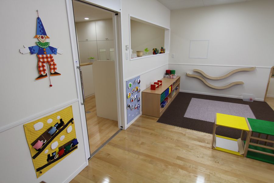 はなみずき保育園 １歳児保育室 導入事例 遊びと保育 Com